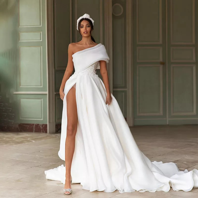 Elegant Appliques One Shoulder Wedding Dresses Split A-Line Bride Gow With Bow Long Train Bride Dress Vestidos Elegant Appliques One Shoulder Wedding Dresses Split A-Line Bride Gow With Bow Long Train Bride Dress Vestidos